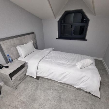 Revel Hotel Tasjkent Buitenkant foto
