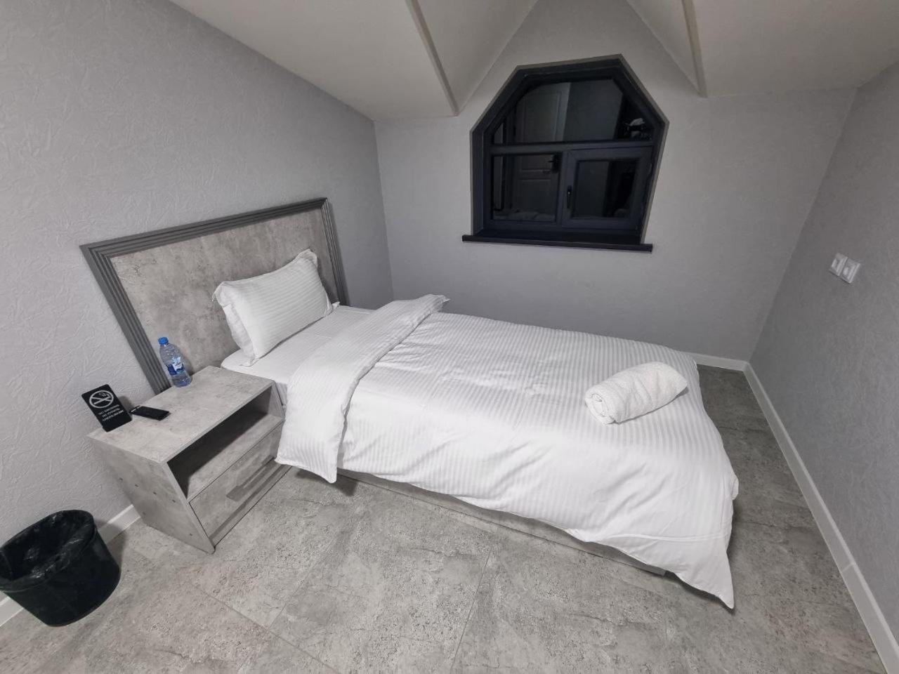 Revel Hotel Tasjkent Buitenkant foto