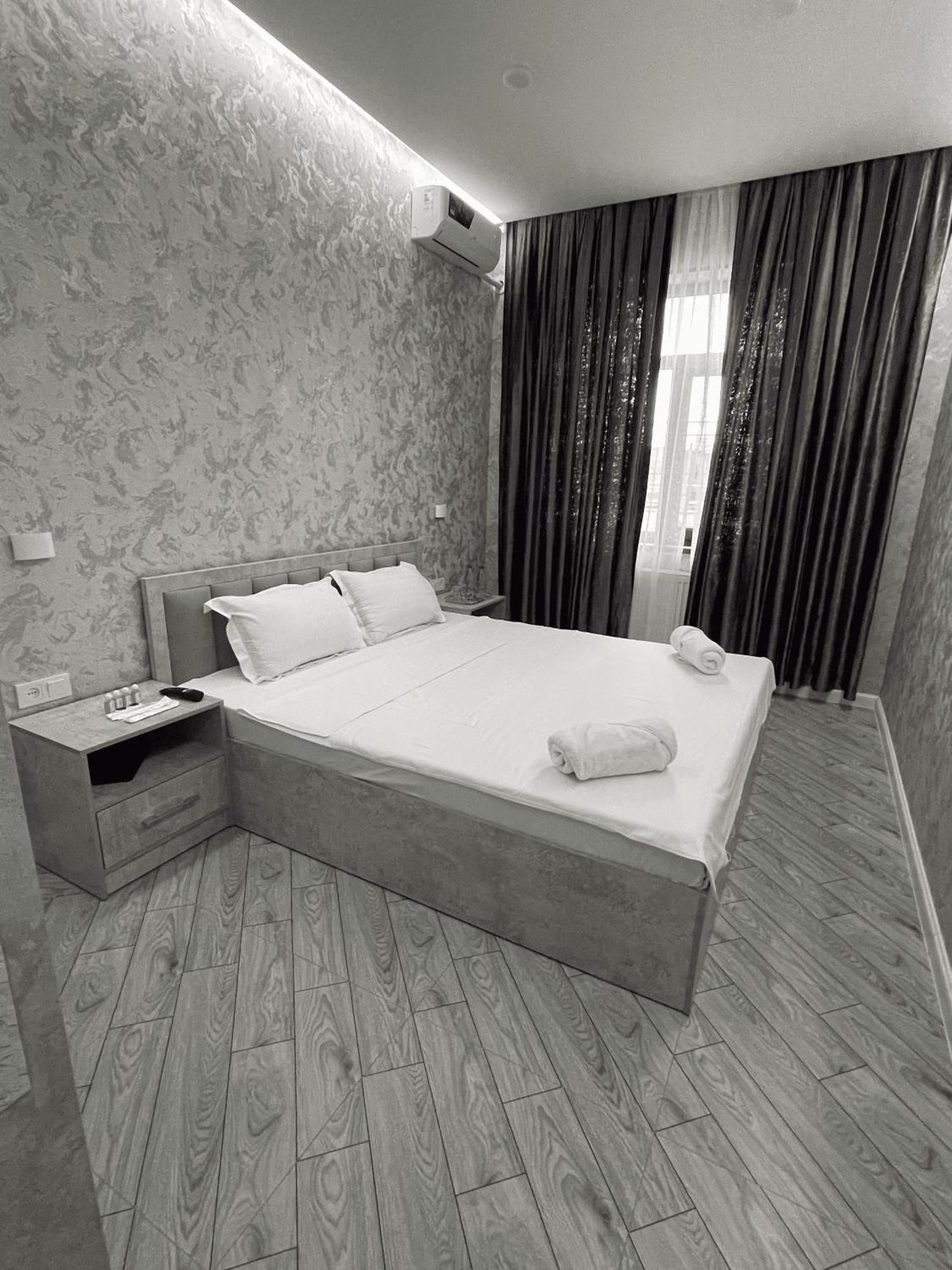 Revel Hotel Tasjkent Buitenkant foto